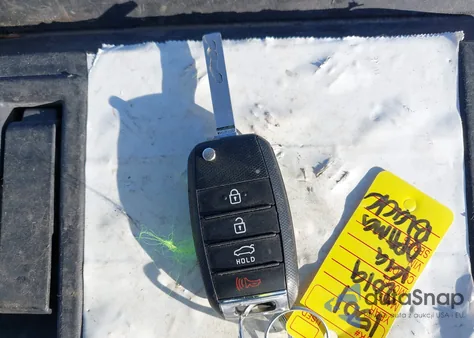 2019 Kia Optima Lx z USA, uszkodzony, nr VIN 5XXGT4L33KG302483